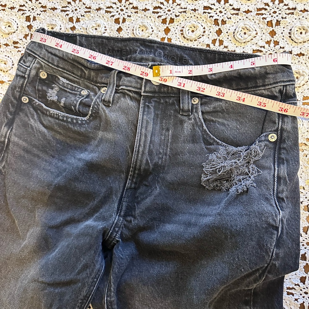 Women’s American Eagle Black distressed straight leg Jean